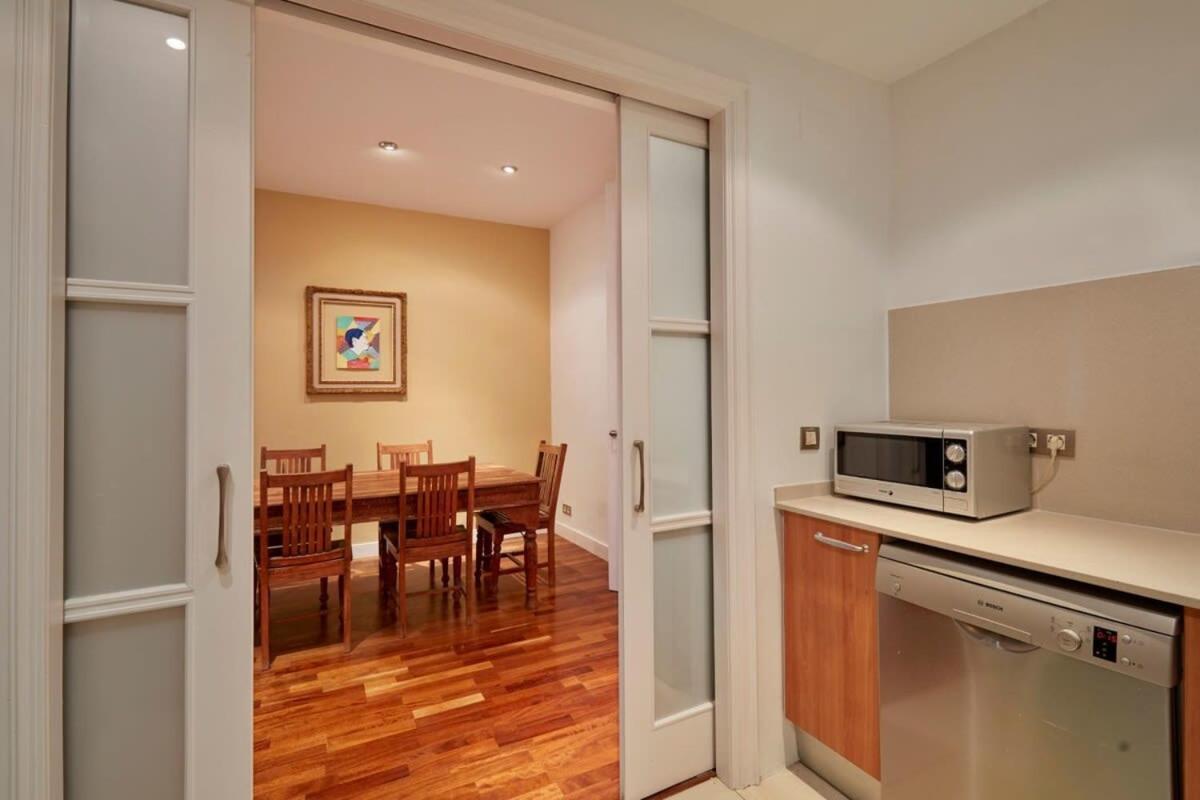 Classy 3Bd - 2Bth With Private Patio In Eixample Barcelona